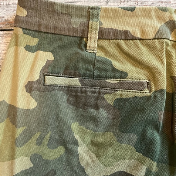 Like new, J Crew camo pants, size 12 - Picture 3 of 5